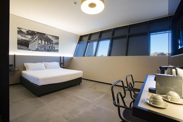 Room 33 of 123