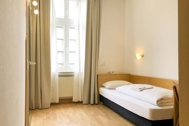 Room 9 of 34