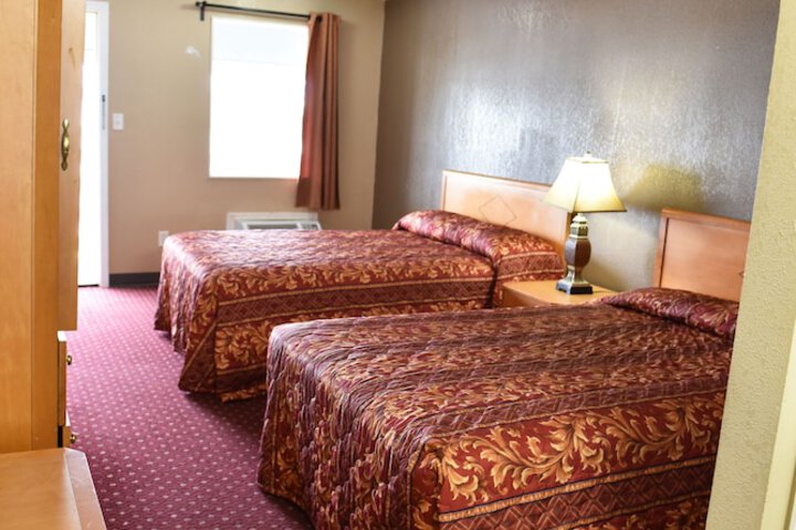 2 Double Beds (6 of 12)