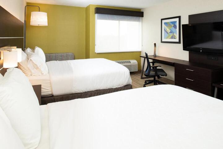 2 Queen Beds (4 of 11)