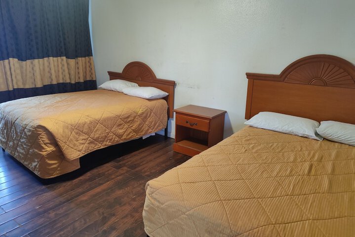 Room 10 of 13