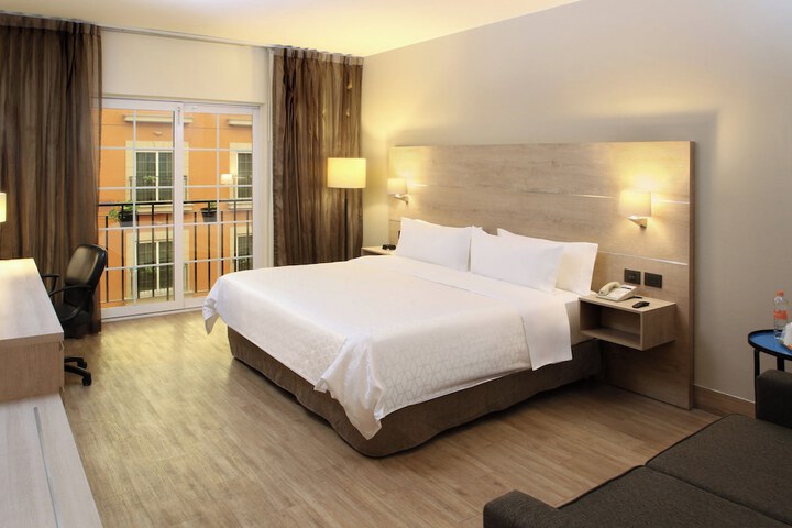 Room 10 of 51