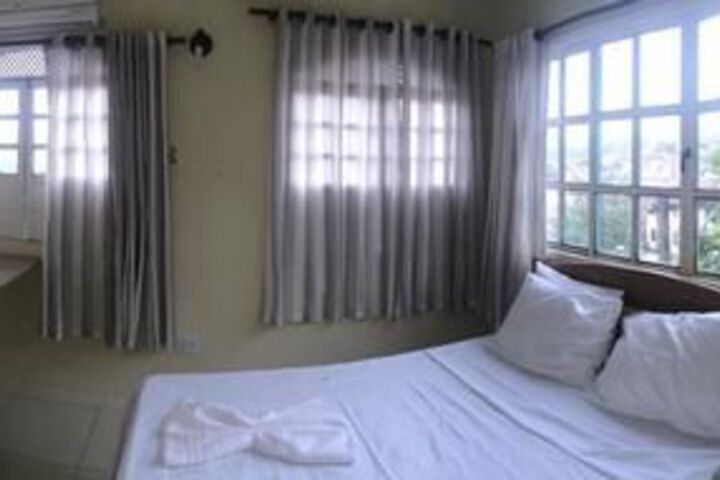 Room 13 of 20