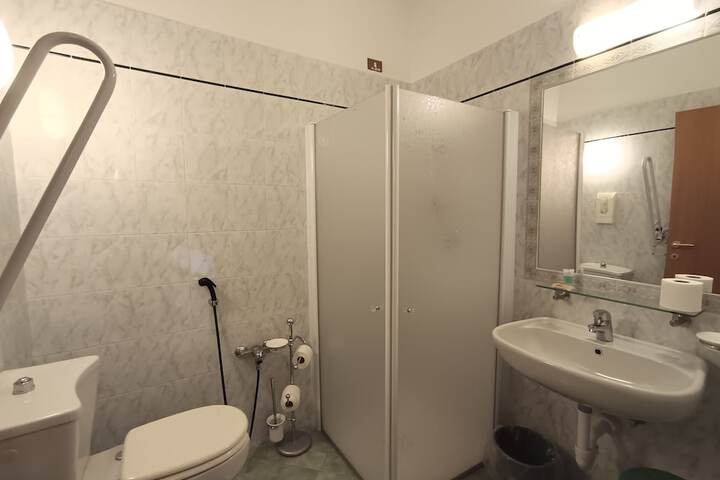 Room 20 of 32