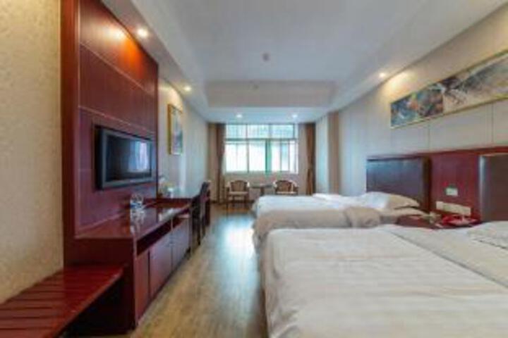 Room 4 of 6