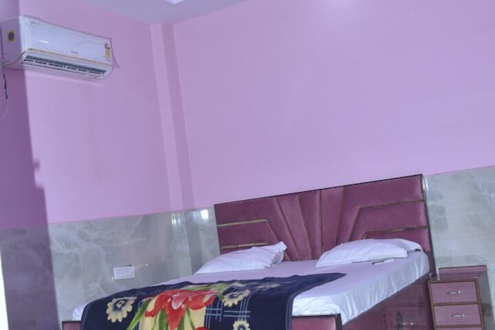 Room 27 of 38