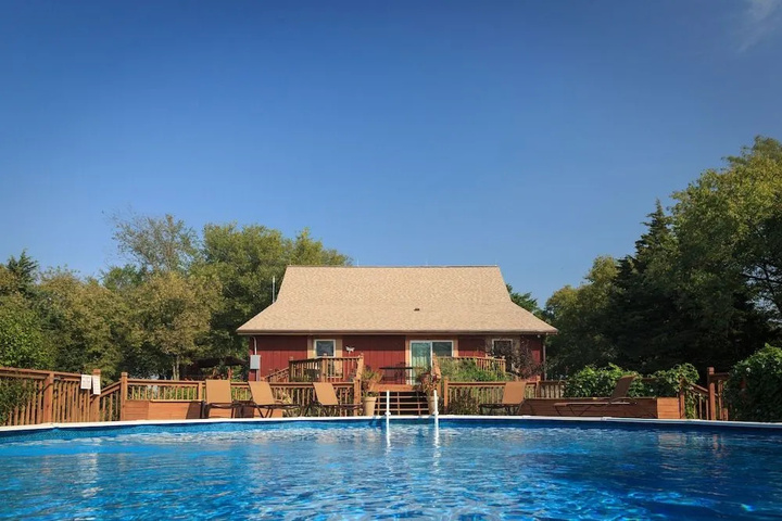 Pool 12 of 18