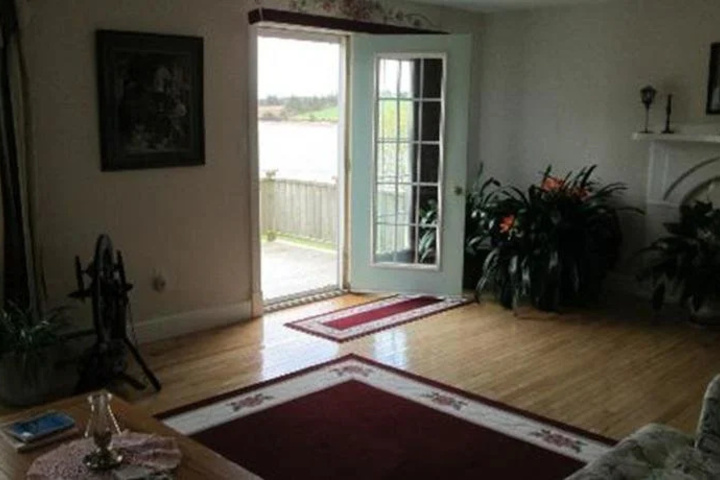 Room 3 of 8