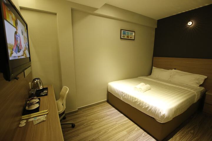 Room 3 of 43