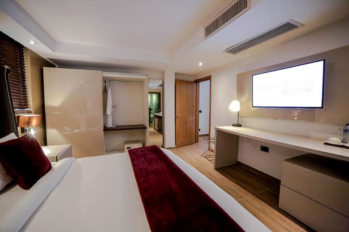 Room 30 of 82
