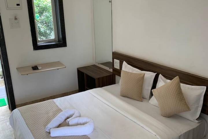 Room 3 of 15