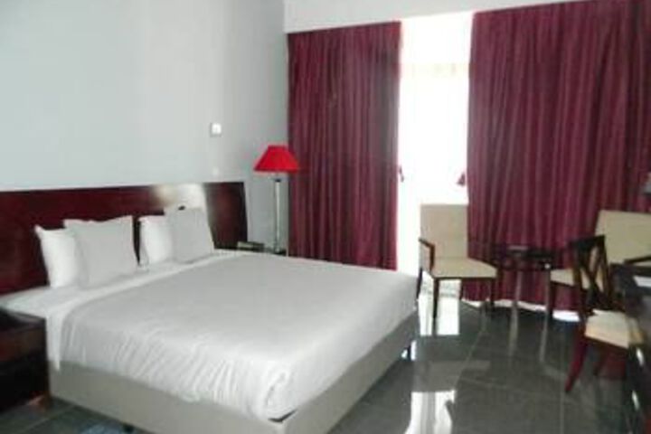 Room 6 of 24