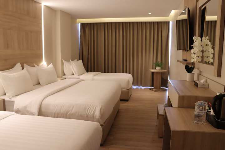 Room 17 of 37