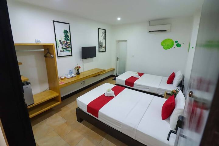 Room 8 of 16