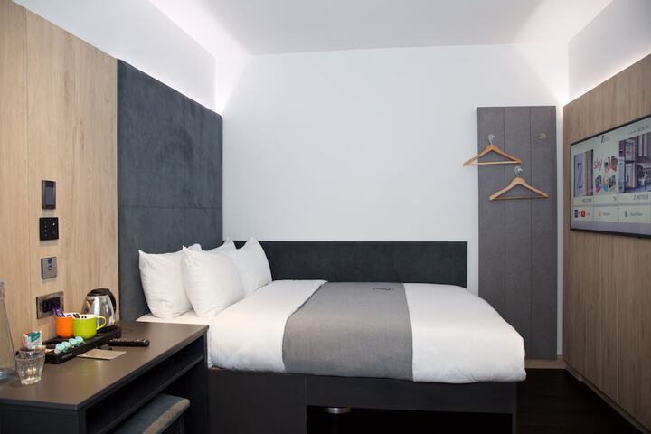 Room 16 of 50