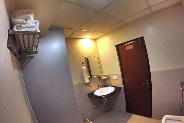Room 30 of 61