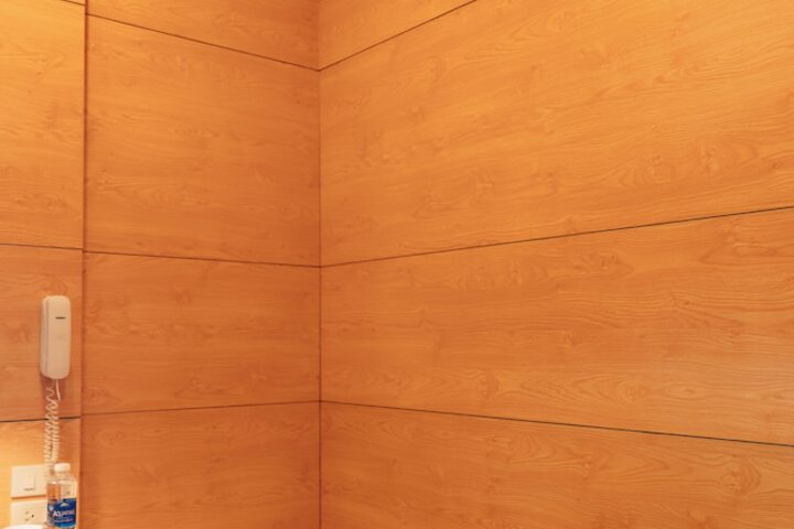 Room 16 of 28