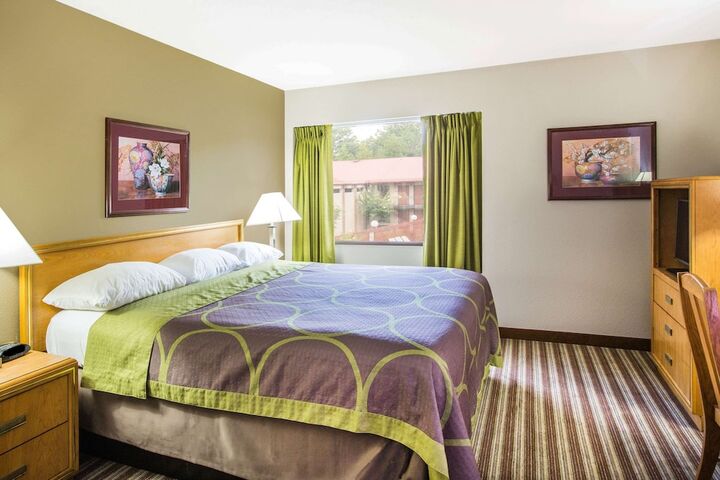 1 King Bed (1 of 8)