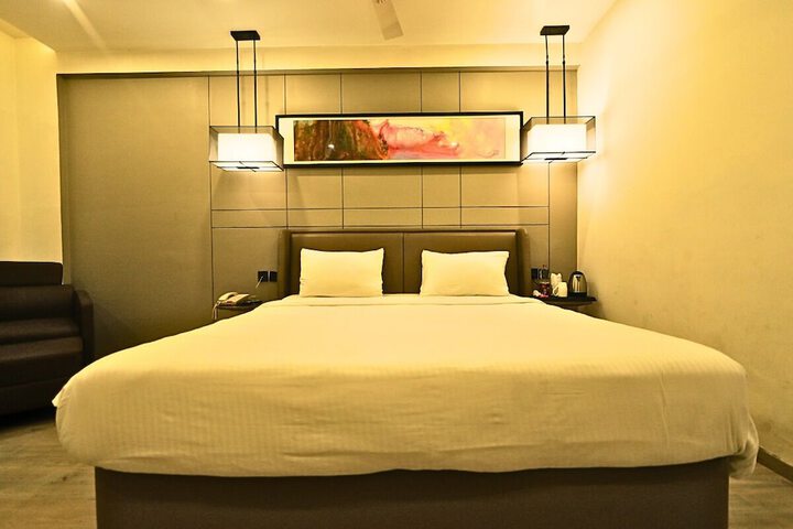 Room 4 of 28