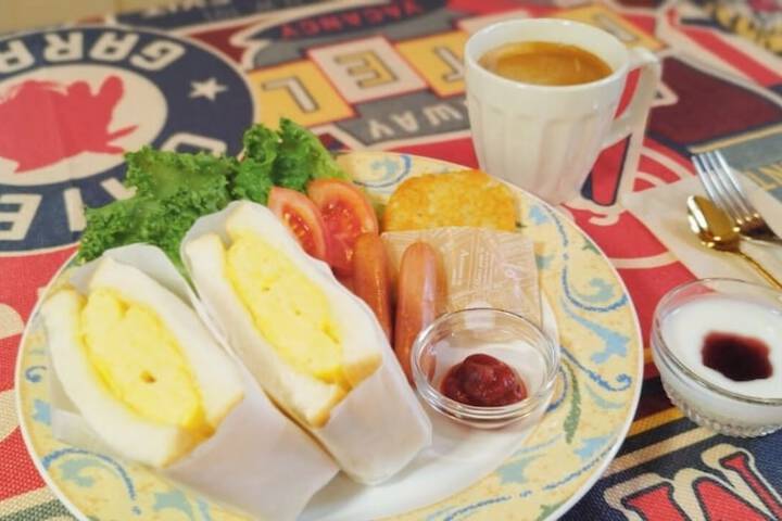 Breakfast/Coffee Service 55 of 61