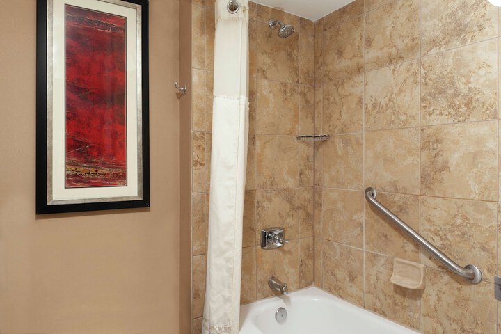 Suite 1 King Bed 2 Flat Screen Tvs Microwave and Refrigerator Full Breakfast (2 of 6)