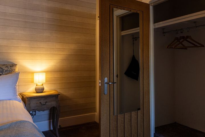 Room 10 of 27