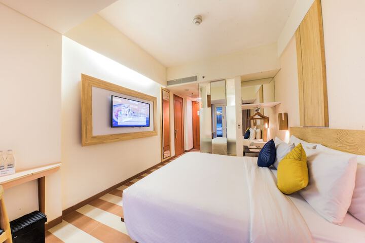Room 26 of 168