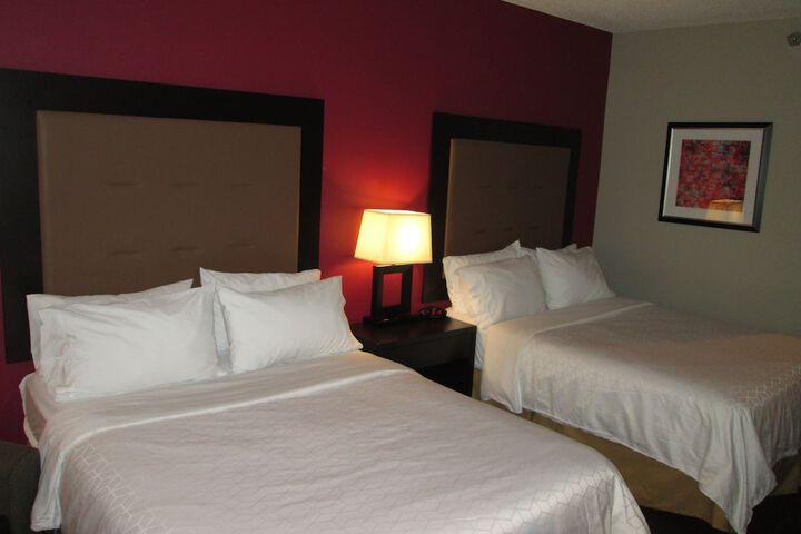 Standard 2 Queen Beds Accessible (16 of 19)