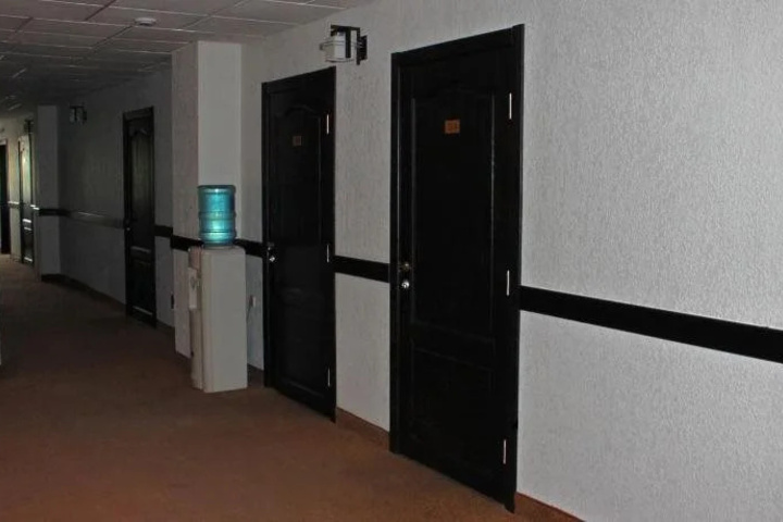 Room 11 of 16