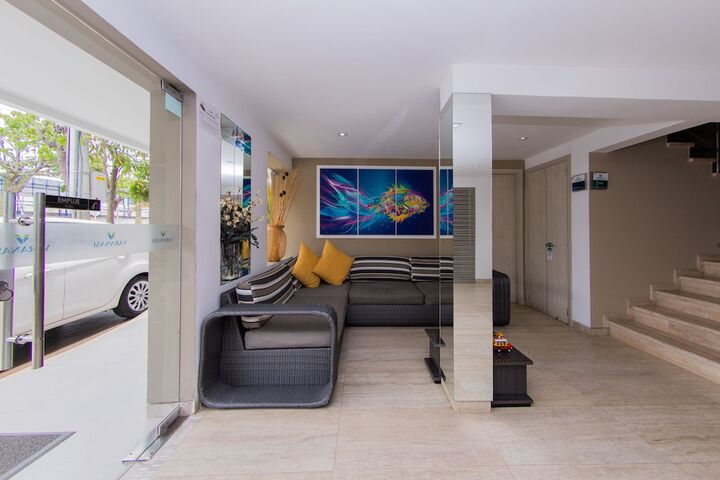 Entrance & Lobby