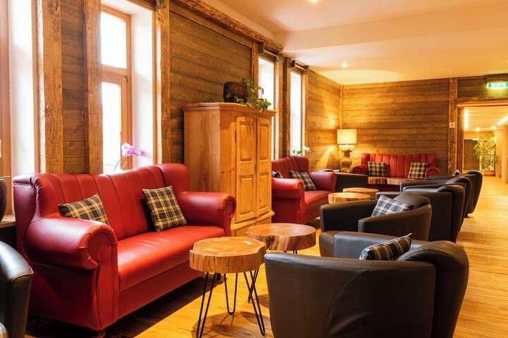 Lounge 49 of 61