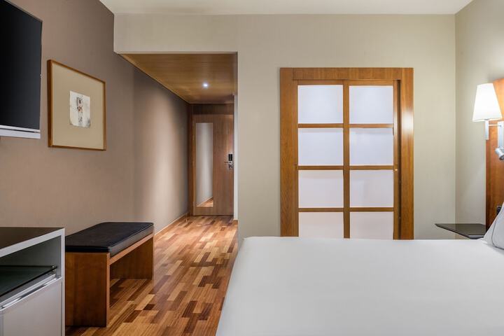 Room 19 of 66