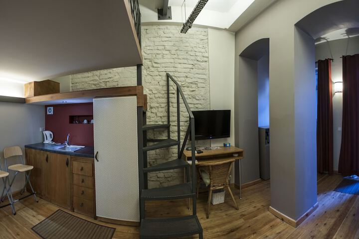 Room 9 of 73