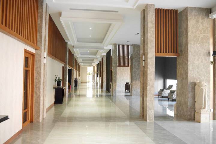 Ballroom/Hall 21 of 35