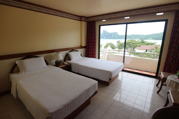 Room 15 of 53