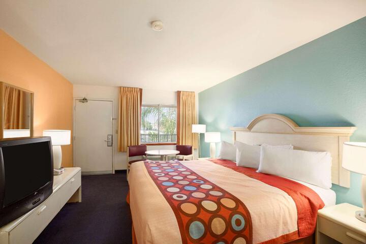 2 Queen Beds Ground Floor (3 of 16)