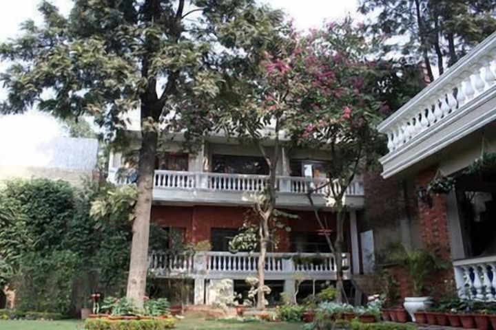 Hotel Exterior 17 of 22