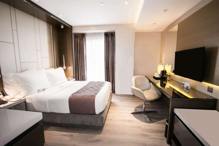 Room 9 of 31