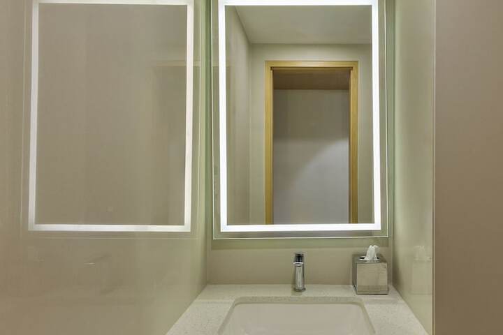 Room 12 of 34