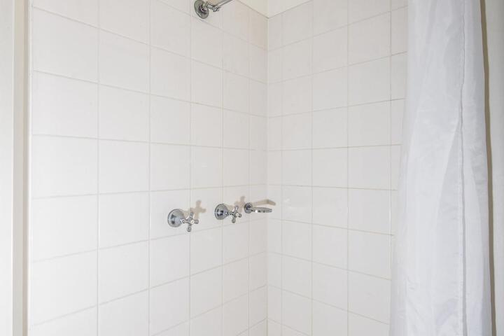 Room 30 of 42
