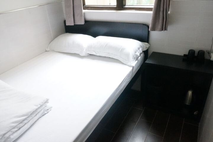 Room 9 of 72