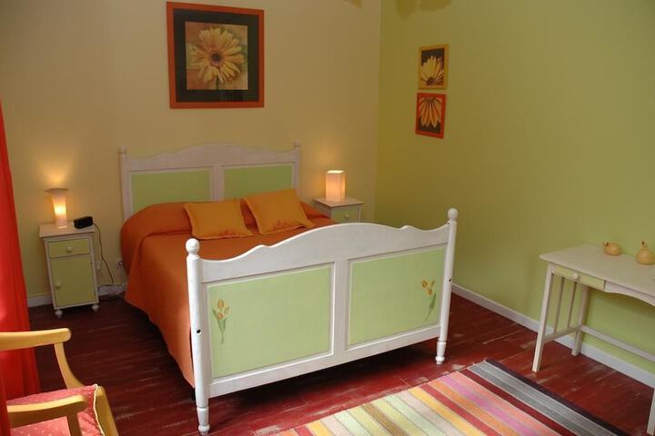 Room 9 of 34