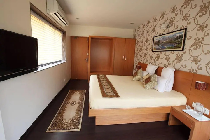 Room 3 of 46