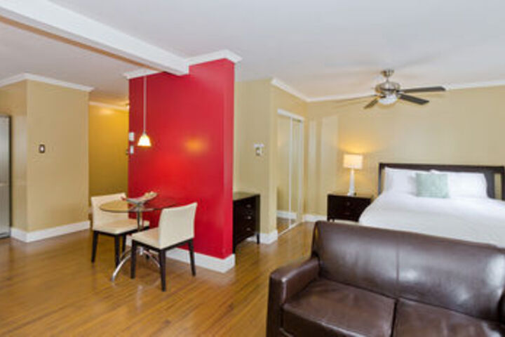 Room 4 of 7
