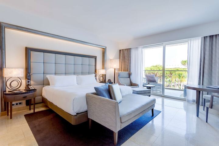 Room 43 of 192