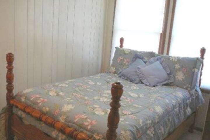 Room 6 of 8