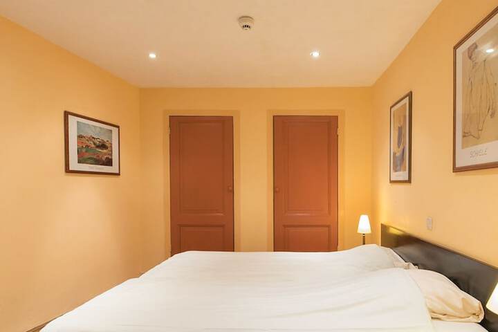 Room 5 of 42