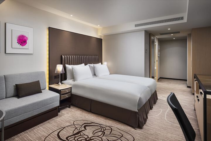 Room 28 of 86