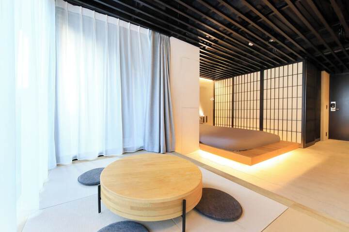 Room 6 of 21