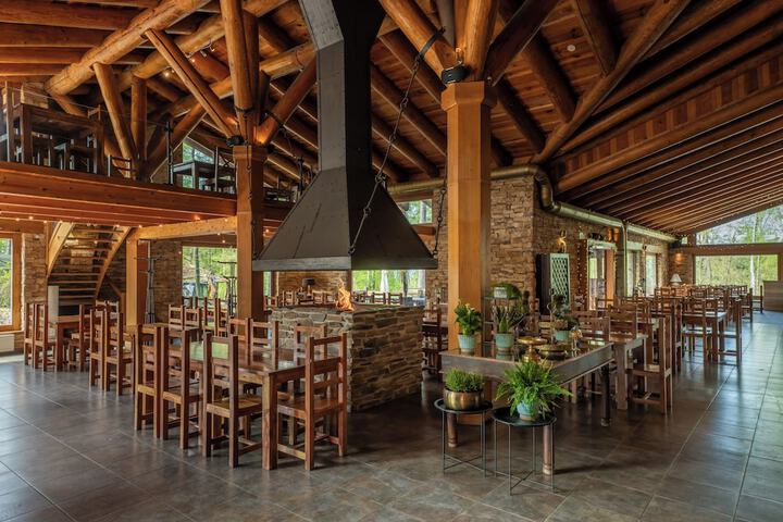 Dining 7 of 8